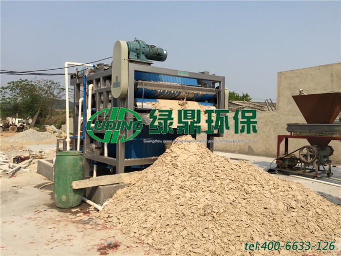 制糖企業(yè)甜菜處理問題得到解決引進(jìn)了帶式壓濾濾機(jī)產(chǎn)生的濾泥總量下降了40%