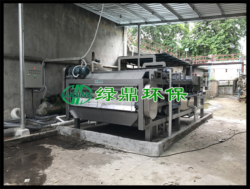 江門印染廠采購一臺印染污泥帶式壓濾機解決污泥問題