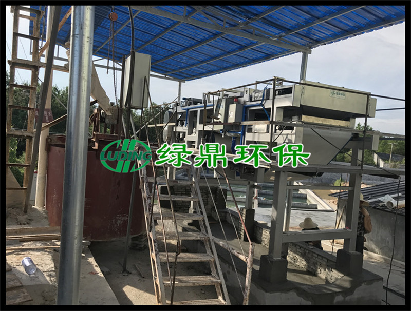 帶式壓濾機(jī)處理陶瓷廠泥漿（岳陽） 2