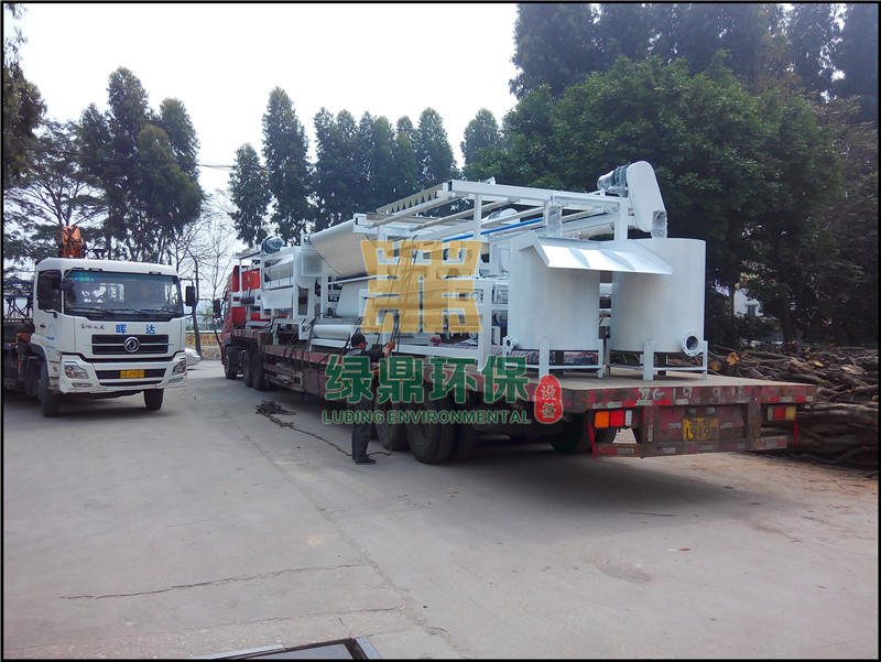 帶式壓濾機發往鉆井廢棄泥漿破膠處理工程 2