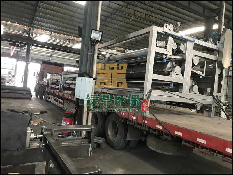 帶式壓濾機發往鉆孔灌注樁泥漿廢渣處理工程 3