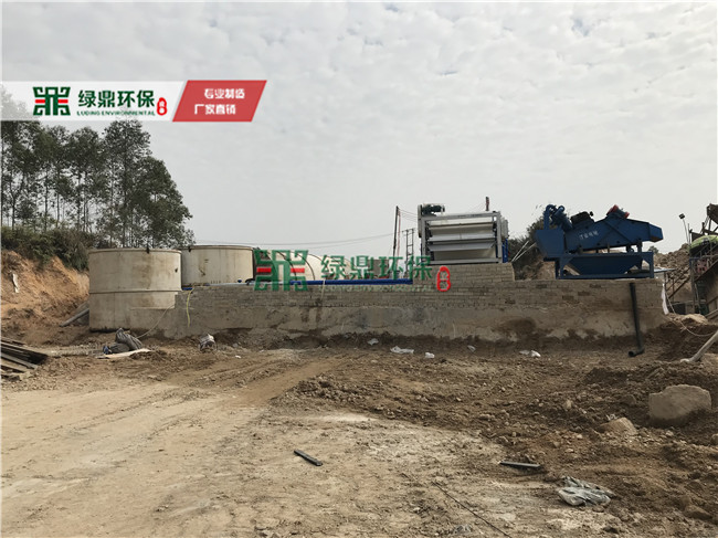 帶式壓濾機(jī)佛山沙場泥漿處理案例現(xiàn)場 2