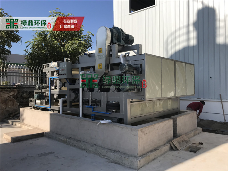 高壓重型定制款帶式壓濾機 4